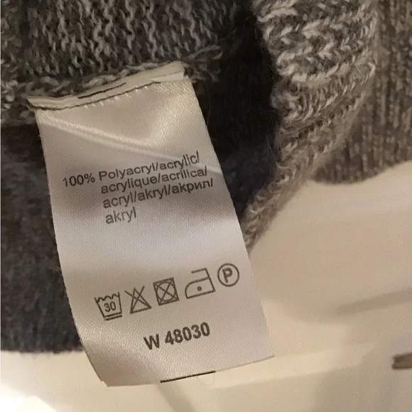 Plus Size Sweater - Picture 4 of 4